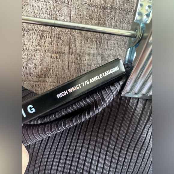 NWT Victoria’s Secret PINK Ultimate High Waist 7/8 Ankle Leggings Large - Picture 2 of 12